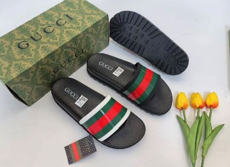 Caja de Chancletas de Lujo Gucci / 36 Unidades