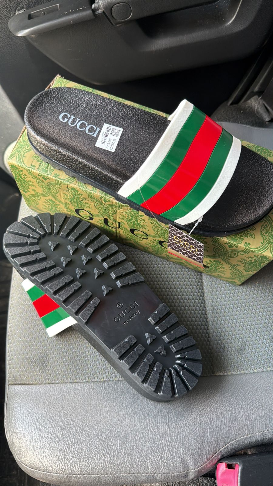 Caja de Chancletas de Lujo Gucci / 36 Unidades