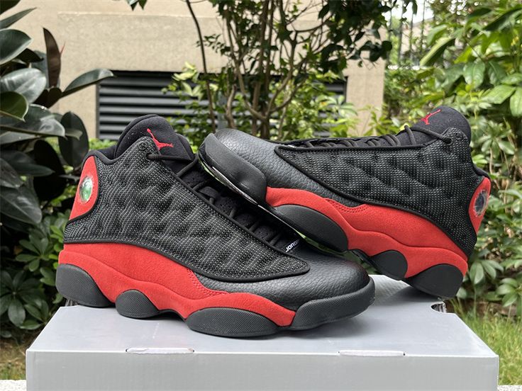 Caja de Tenis Jordan 13