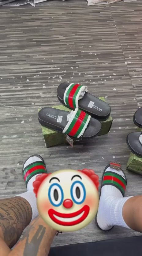 Caja de Chancletas de Lujo Gucci / 36 Unidades